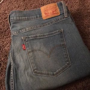 Levi 311 Shaping Skinny Jean